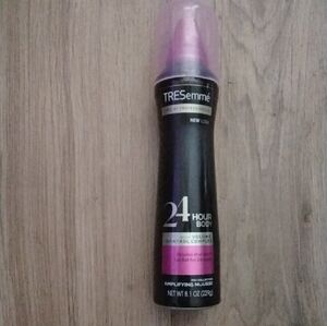 TRESemmé 24 Hour Body Hair Spray - Black and Pink